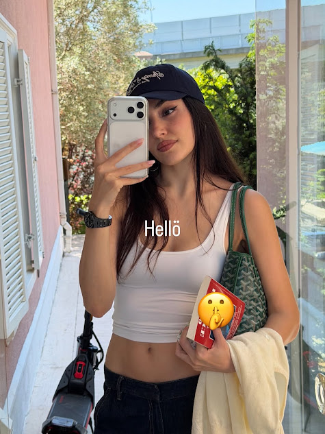 O livro “% 100 Düşünce Gücü” na foto de Hande